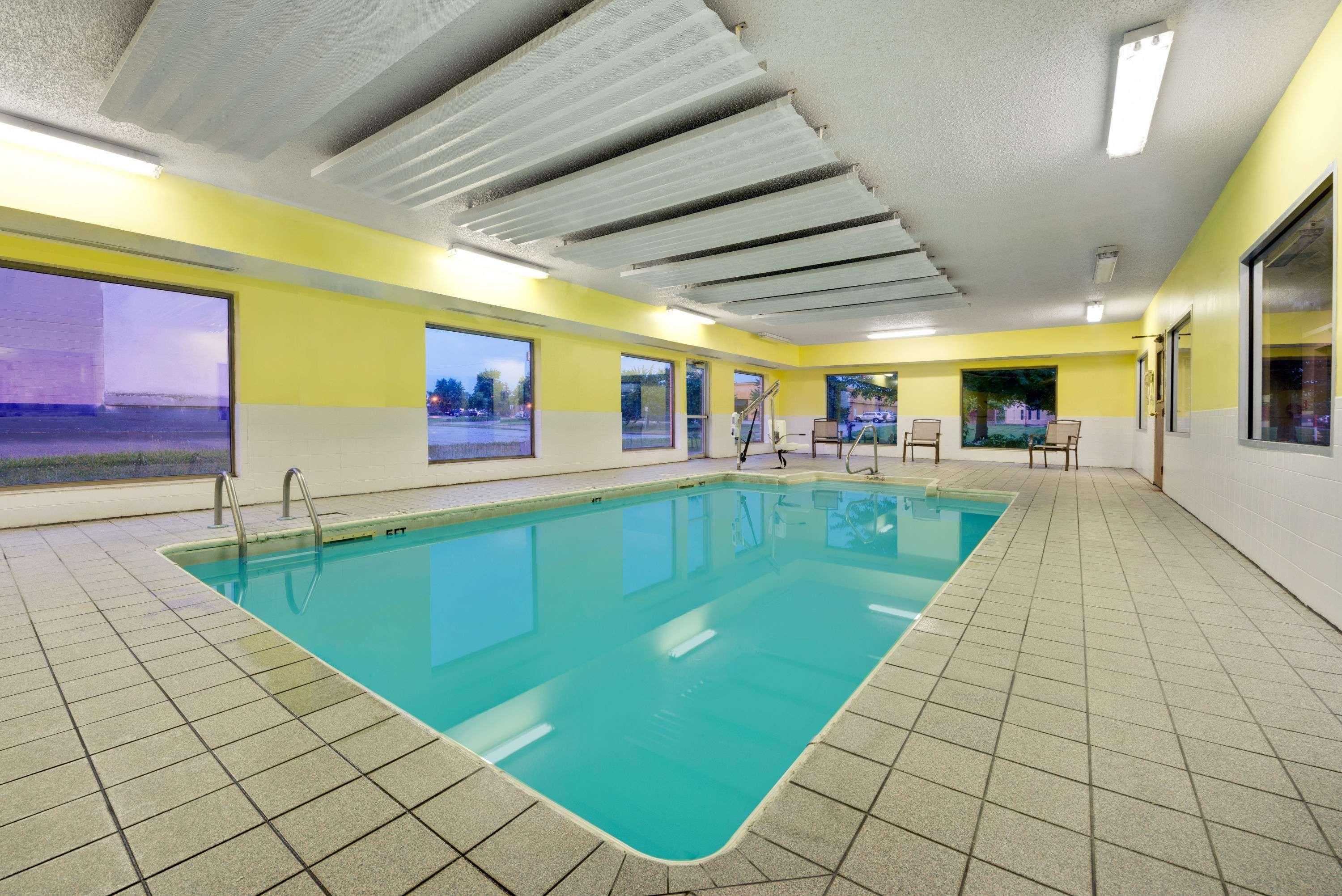 Super 8 By Wyndham קוקומו מראה חיצוני תמונה